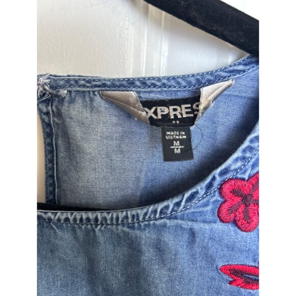 Express Chambray Bell Sleeve Top Blouse Women's Boho Blue Embroidered Floral M - Picture 5 of 9